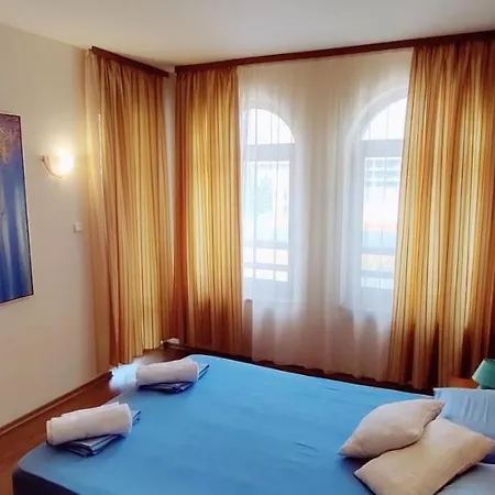 One Bedroom With Pool View Daire Sunny Beach